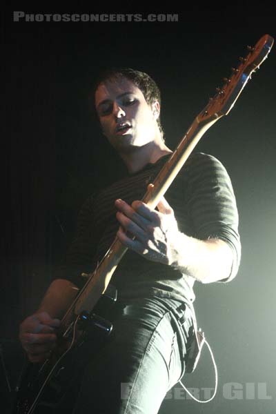 PARAMORE - 2008-06-18 - PARIS - Le Bataclan - Joshua Neil Farro